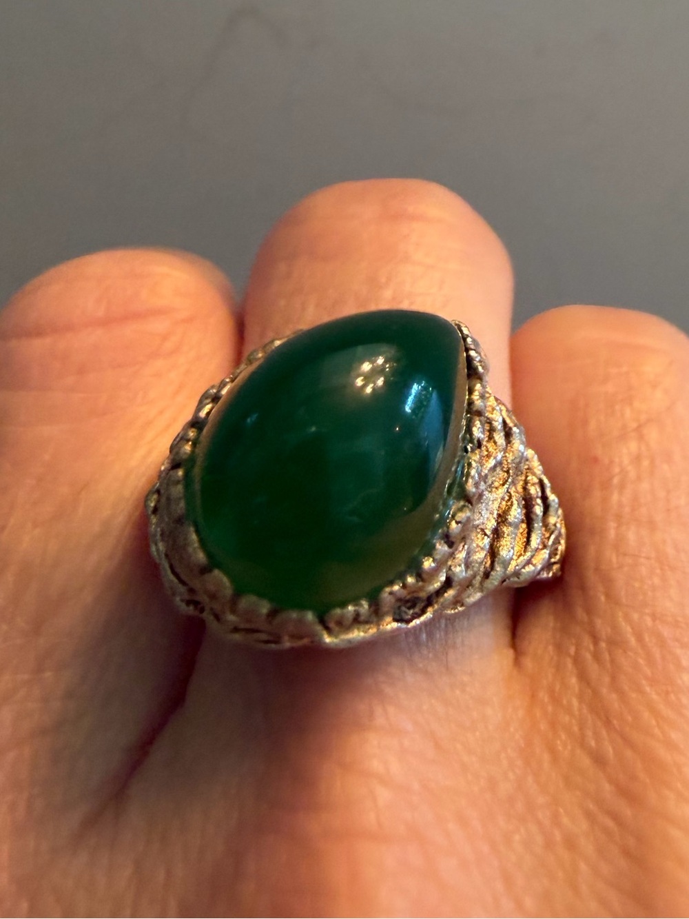 Vintage Green Teardrop Stone Ring with Textured Champagne Band